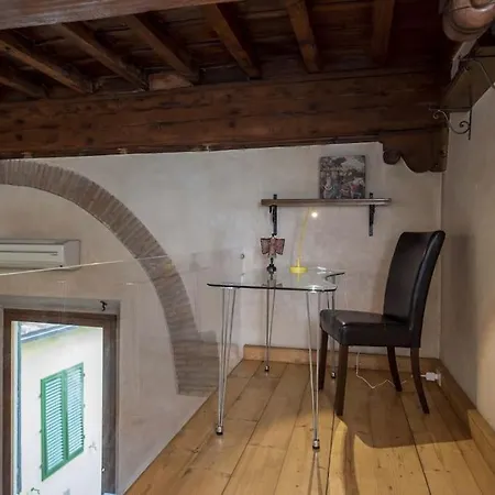 And Quiet Loft 5 Minutes Walk From The Duomo