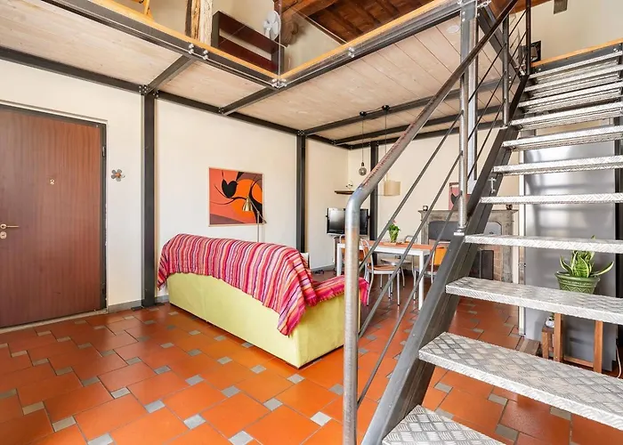 And Quiet Loft 5 Minutes Walk From The Duomo