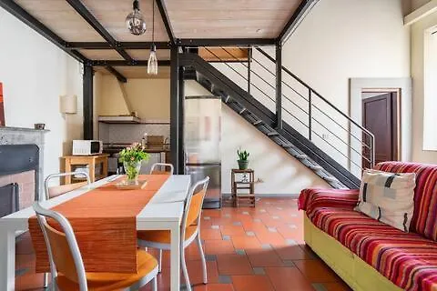 And Quiet Loft 5 Minutes Walk From The Duomo Apartament